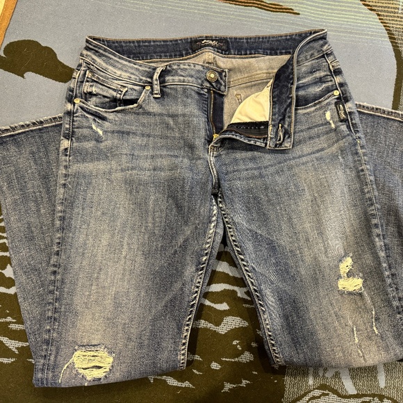 Silver Jeans Sam Distressed Boyfriend Cropped Jeans - Picture 8 of 9